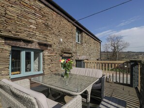 Outdoor dining - White Haywood Barn (Hereford)