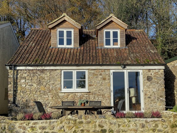 รับประทานอาหารกลางแจ้ง