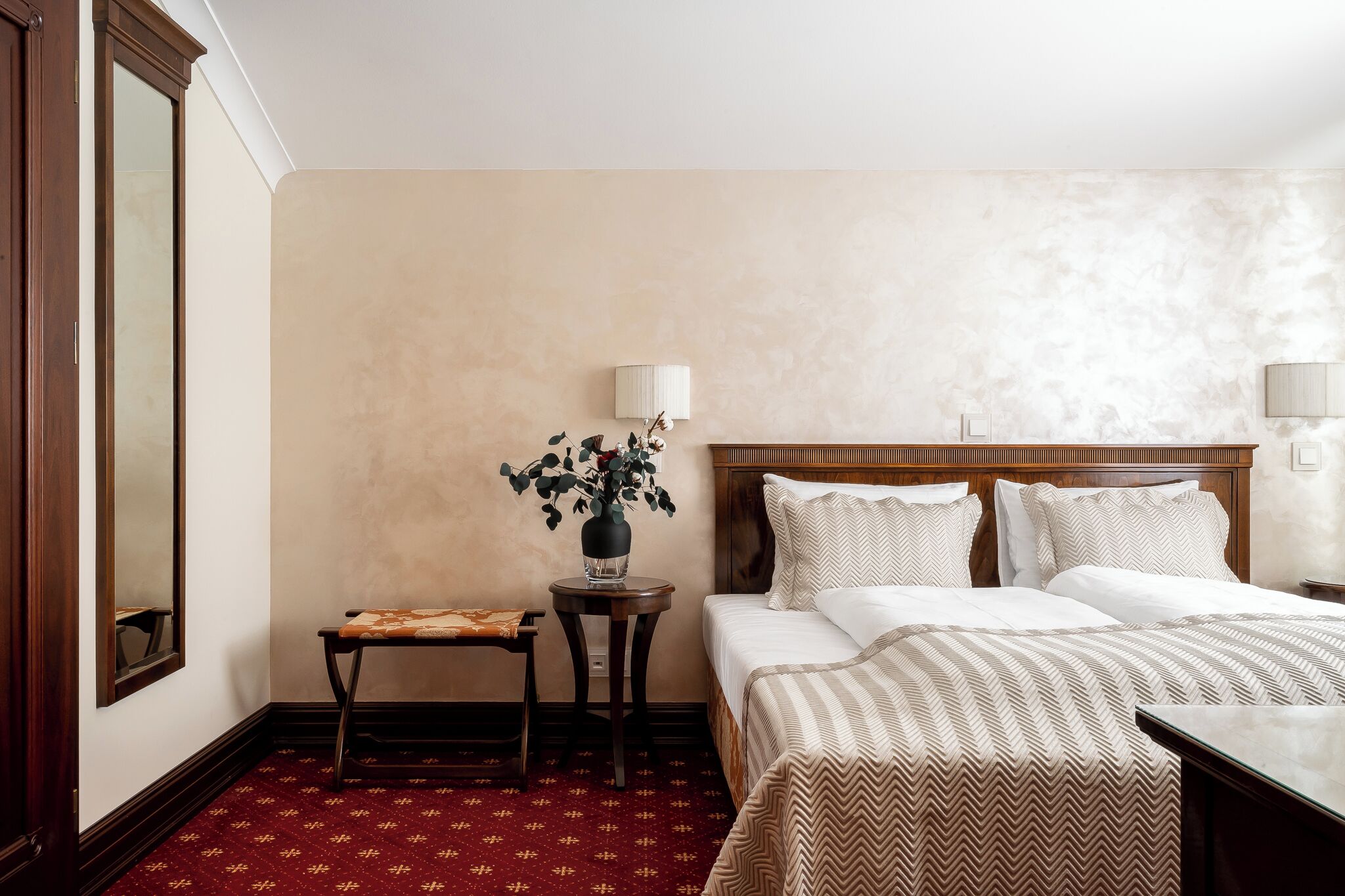 Classic Room, Balcony, Mountain View