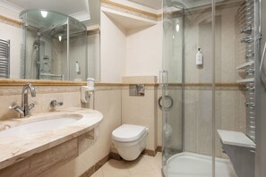 Shower, hair dryer, towels, soap - Coco Boutique Hotel & Spa  (Karpacz)