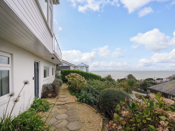 Property grounds - Waves Edge (Torpoint)