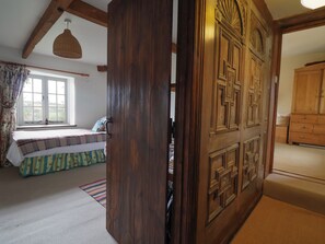 3 quartos, individualmente decorados, individualmente mobiliados