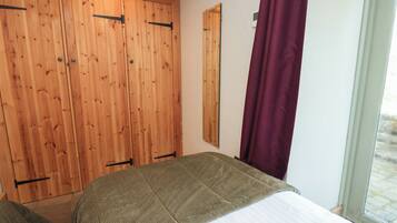 Cottage | 2 bedrooms, individually decorated, individually furnished, free WiFi