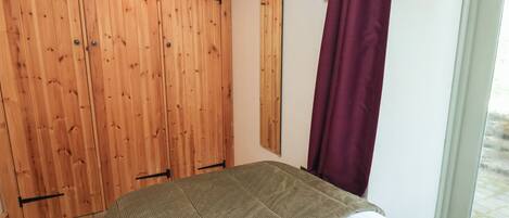 Cottage | 2 bedrooms, individually decorated, individually furnished, free WiFi