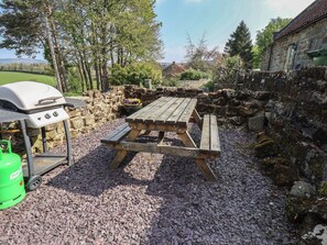 Cottage | Outdoor dining - Horseshoe Cottage (Middlesbrough)