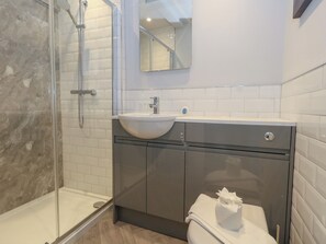 Shower - Three @ No36 (Weymouth)