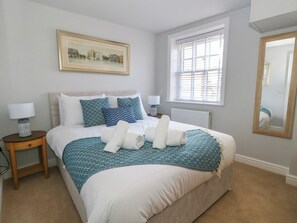 2 bedrooms, individually decorated, individually furnished, free WiFi - Three @ No36 (Weymouth)
