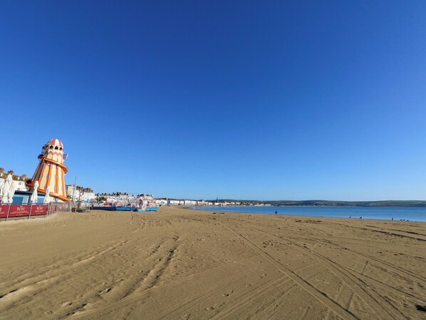 Una playa cerca