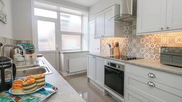 Kühlschrank, Geschirrspüler, Wasserkocher, Toaster