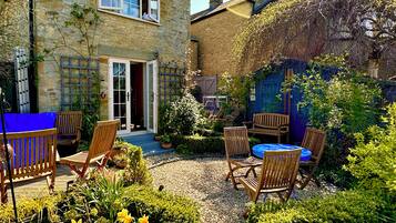 Cottage | Outdoor dining