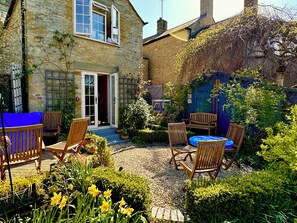 Cottage | Outdoor dining