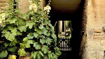 Cottage | Exterior detail