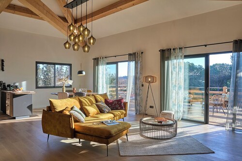 Private spa villa south of France ideal for couples or small families. 