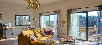 Private spa villa south of France ideal for couples or small families. 