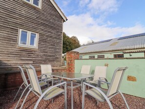 Outdoor dining - Robin's Rest (Ross-on-Wye)