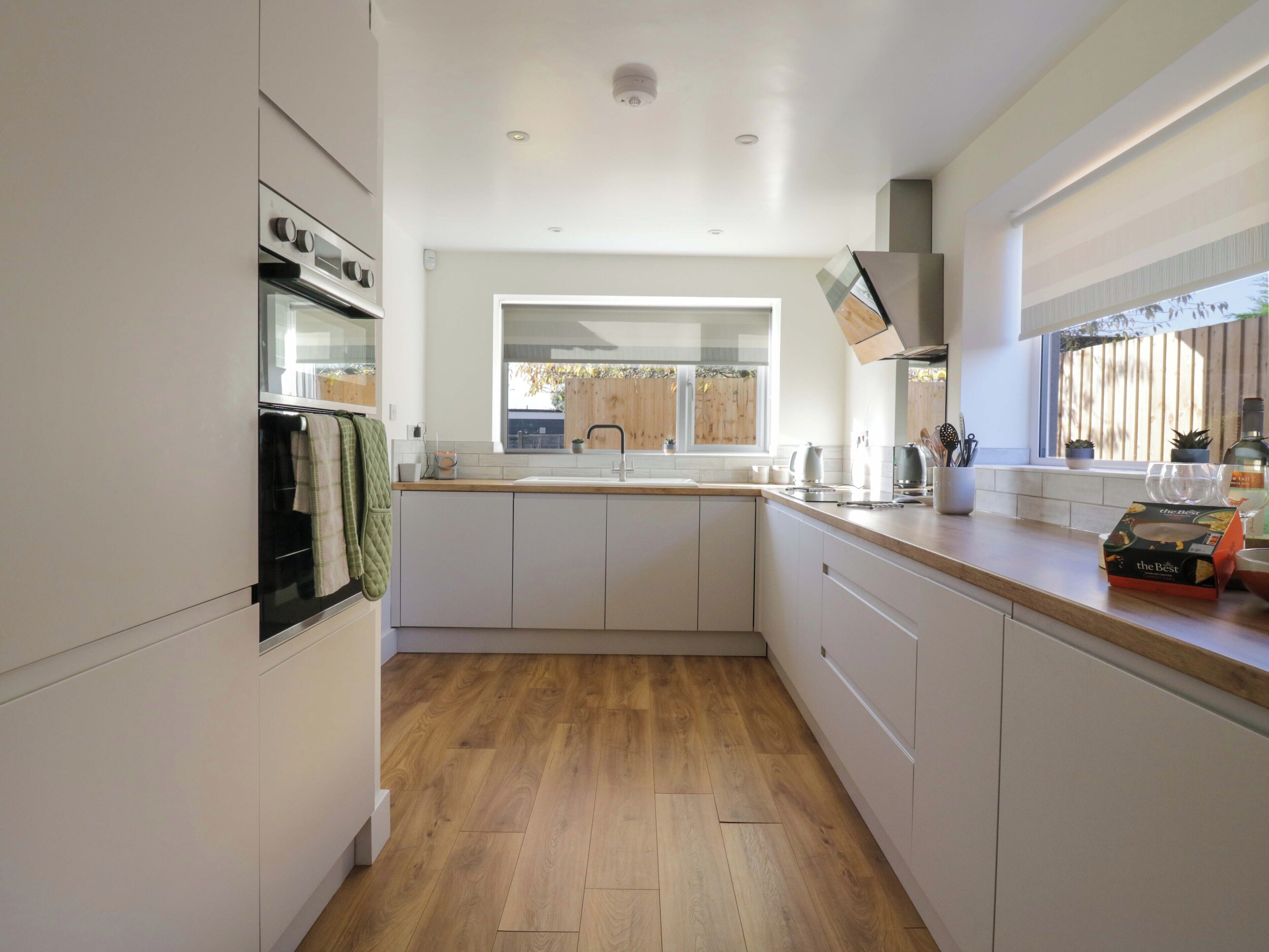 電冰箱、洗碗機、電熱水壺、烤麵包機