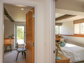 4 bedrooms, individually decorated, individually furnished, free WiFi