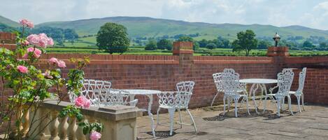 Tempat makan outdoor