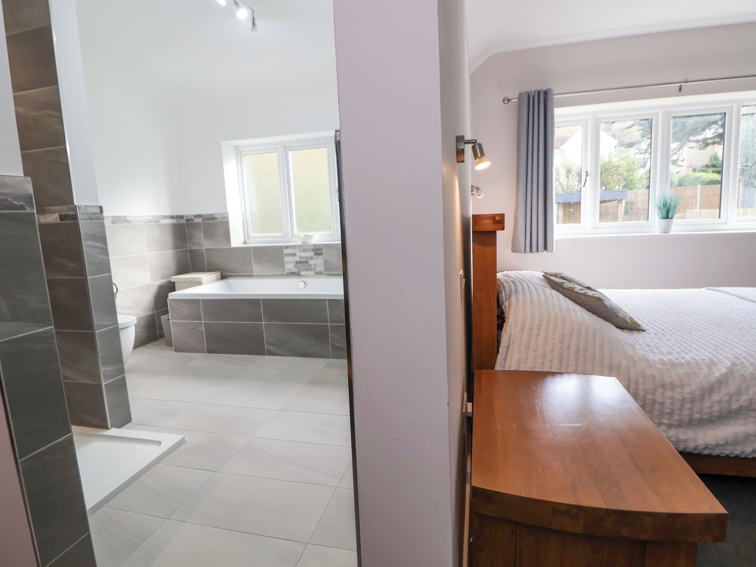 5 bedrooms, individually decorated, individually furnished, free WiFi