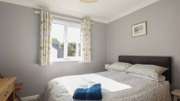 2 phòng ngủ, trang trí khác biệt