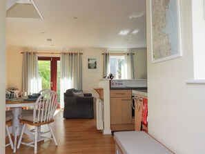 Dining - Coombe Cottage (Falmouth)