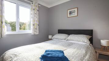 2 Schlafzimmer, individuell dekoriert, individuell eingerichtet