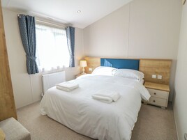 2 dormitorios, decoración individual, mobiliario individual