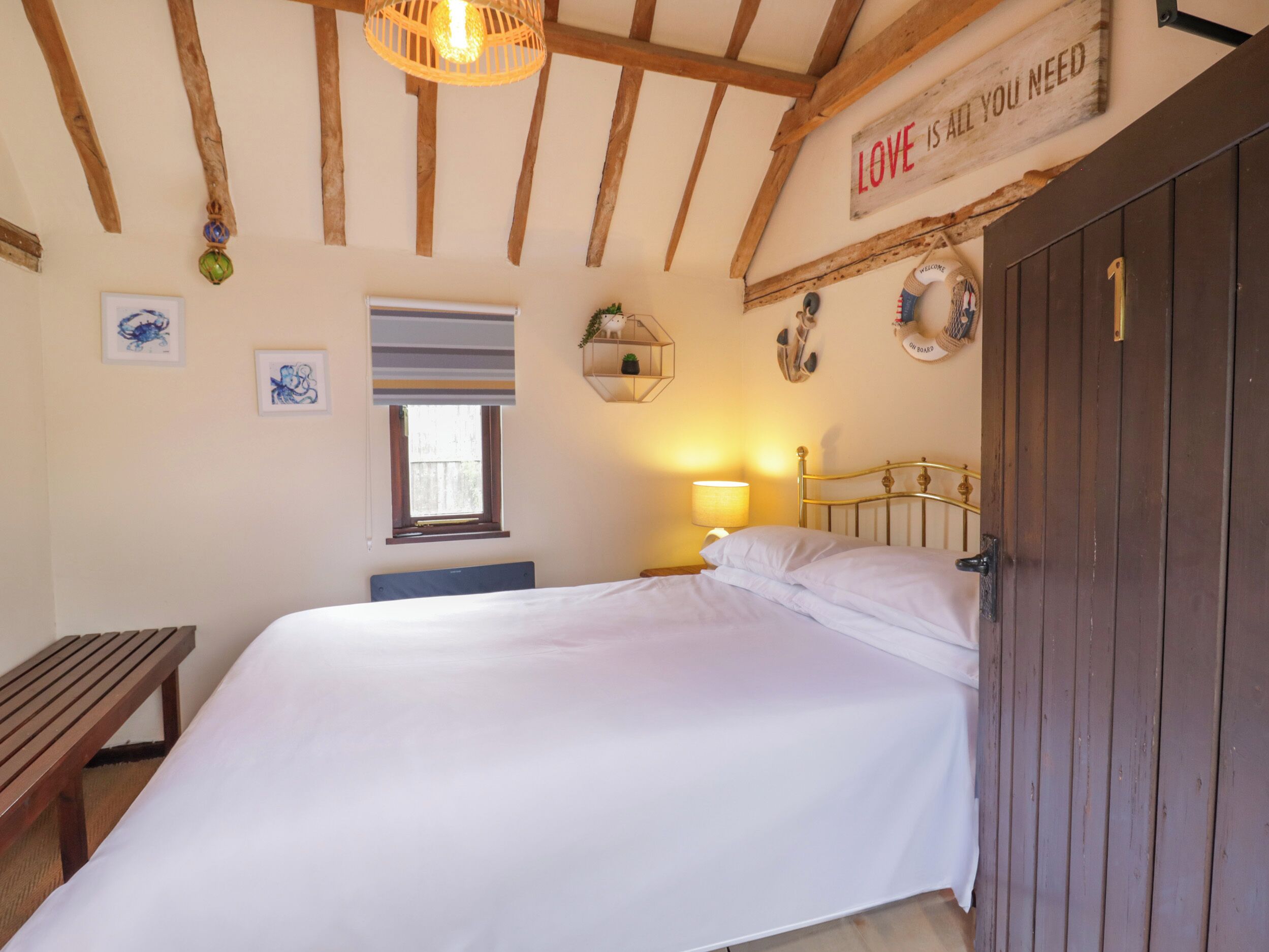 8 soverom, individuelt dekorert og individuelt innredet