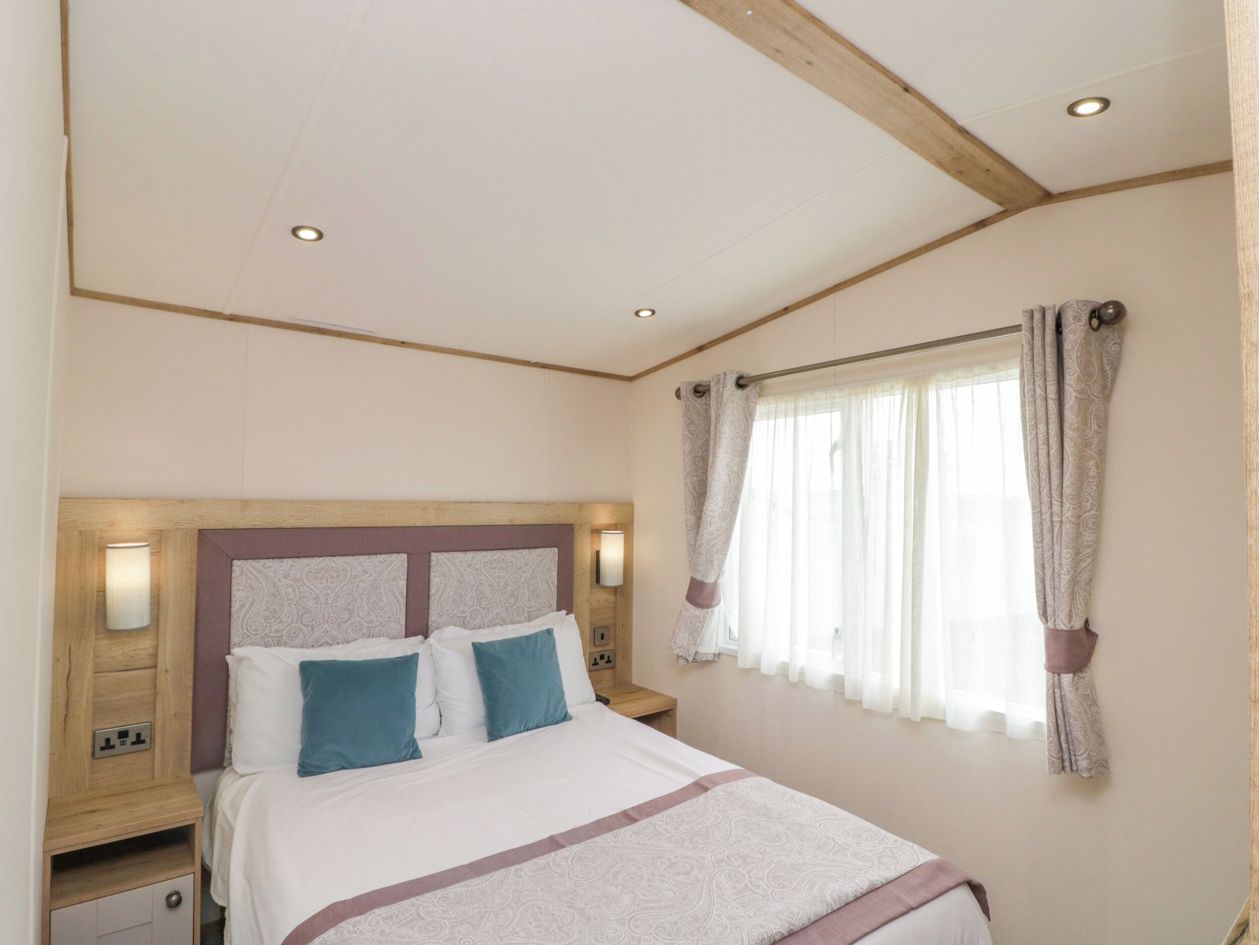 3 Schlafzimmer, individuell dekoriert, individuell eingerichtet