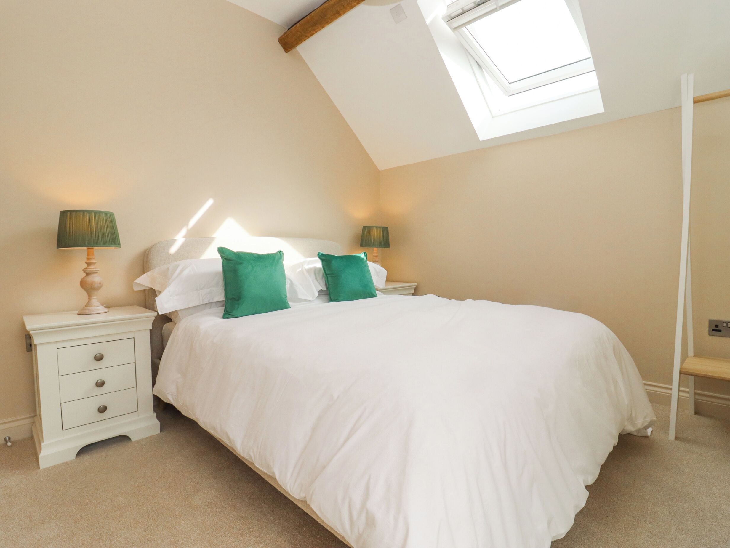 2 bedrooms, individually decorated, individually furnished, free WiFi