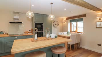 Cottage | Private kitchen | Fridge, dishwasher, electric kettle, toaster