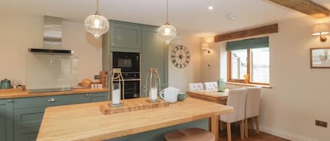 Cottage | Private kitchen | Fridge, dishwasher, electric kettle, toaster