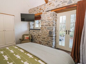 3 habitaciones, decoración personalizada y muebles diferentes 