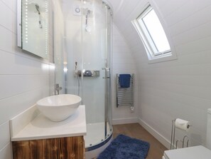 Shower, hair dryer - Leadon View Oak (Newent)