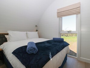 2 bedrooms, individually decorated, individually furnished