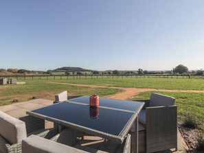 Outdoor dining - Leadon View Oak (Newent)