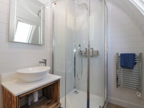 Shower, hair dryer - Leadon View Oak (Newent)