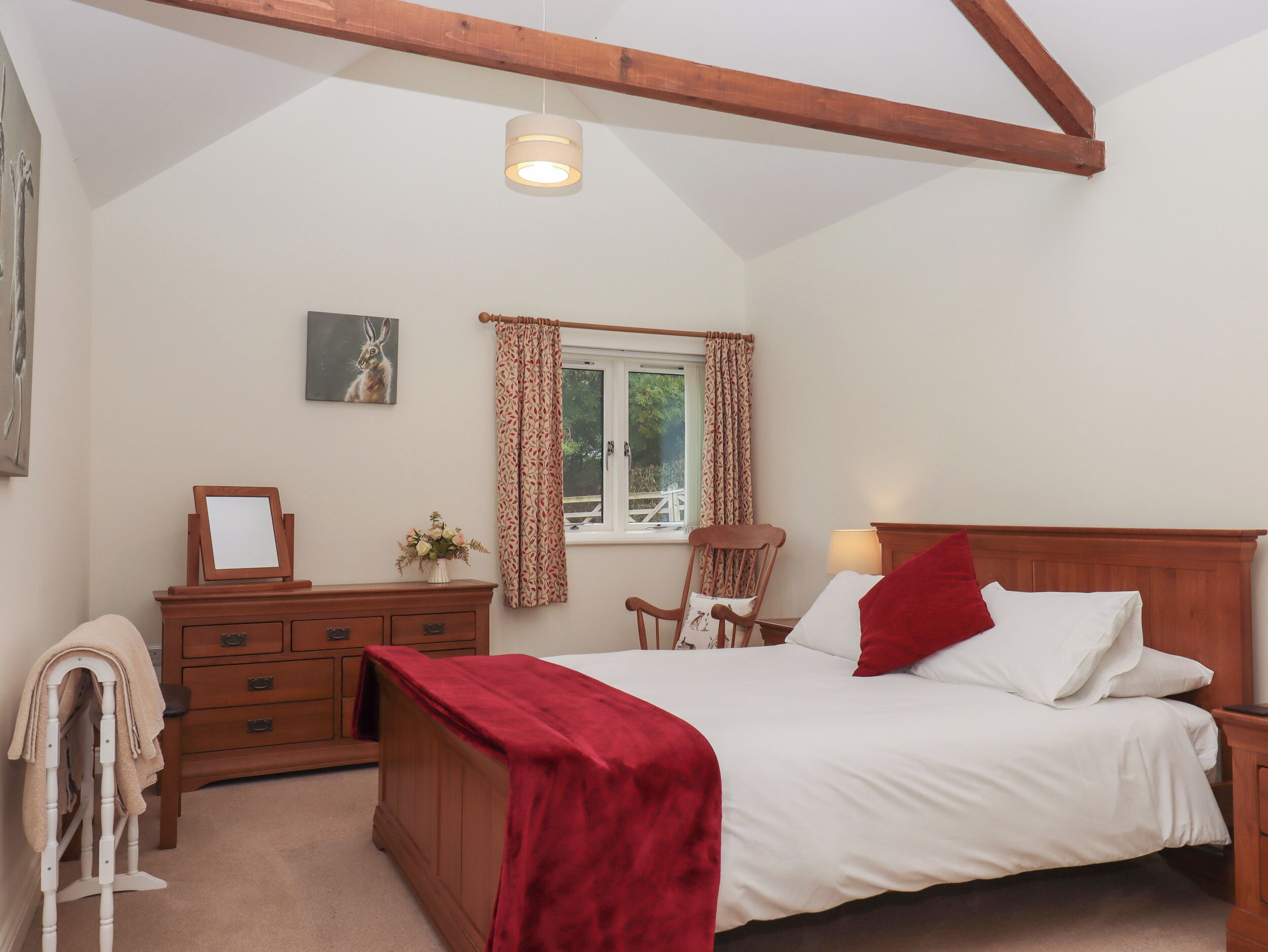 2 bedrooms, individually decorated, individually furnished, free WiFi