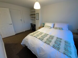 2 phòng ngủ, trang trí khác biệt