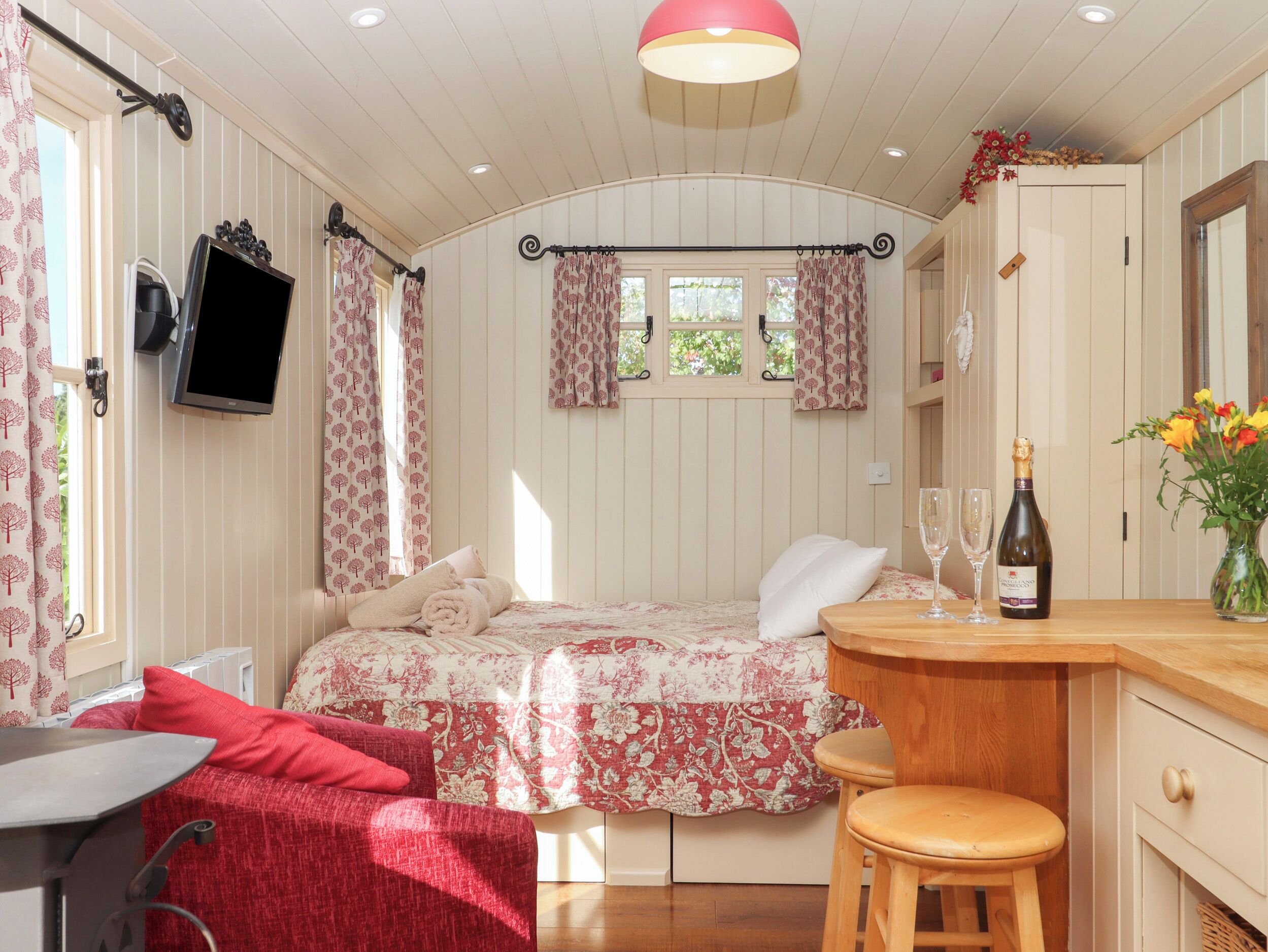 1 개의 침실, 각각 다른 스타일의 인테리어, 각각 다르게 가구 비치, 무료 WiFi