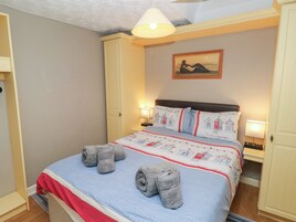 2 bedrooms, individually decorated, individually furnished, free WiFi