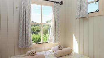 1 bedroom, individually decorated, individually furnished, free WiFi