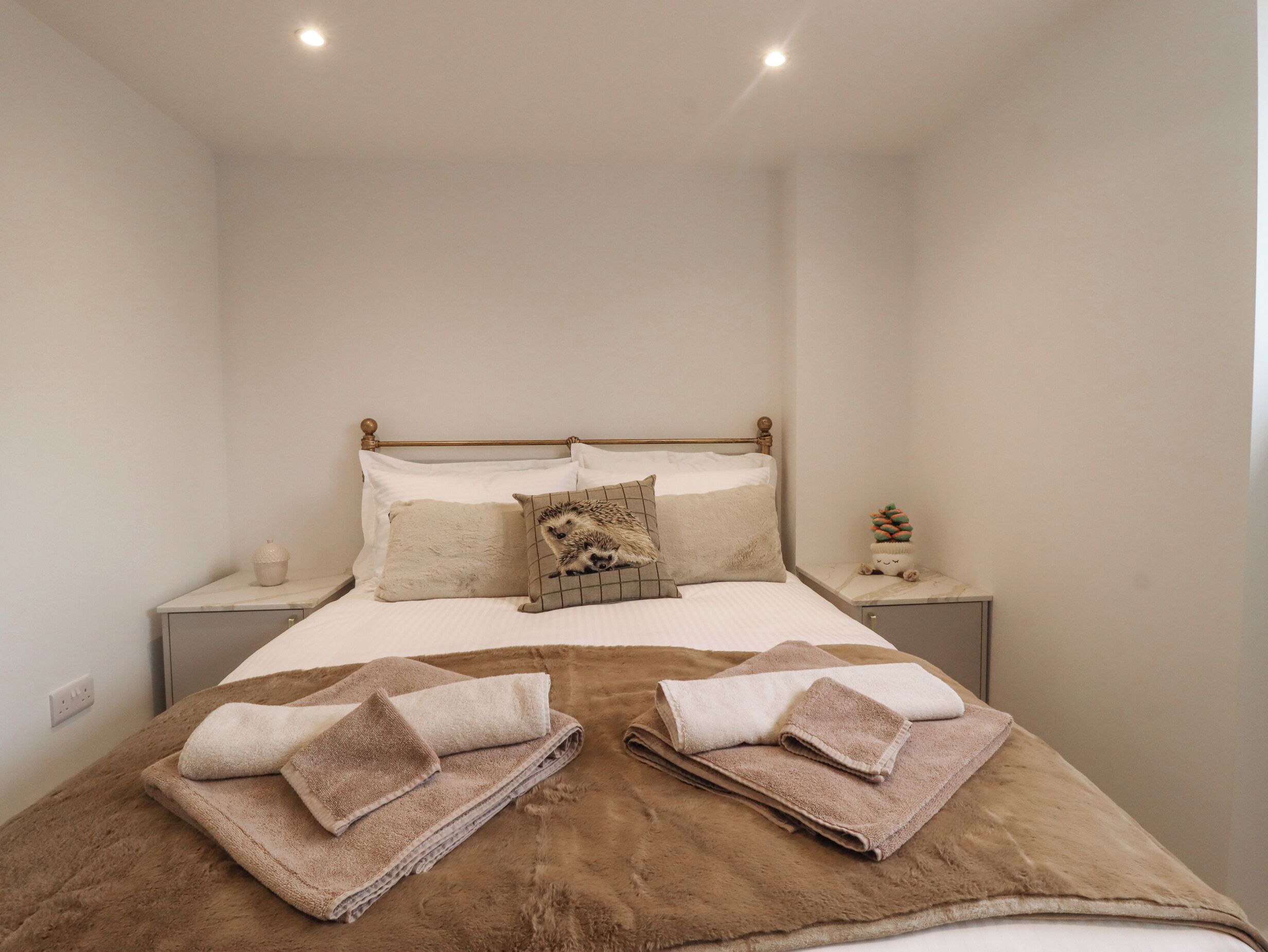 2 habitaciones, decoración personalizada y muebles diferentes 