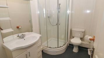 Cottage | Badkamer | Een douche