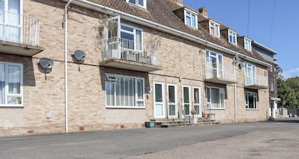 3 Elm Court