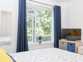 1 bedroom, individually decorated, individually furnished, free WiFi