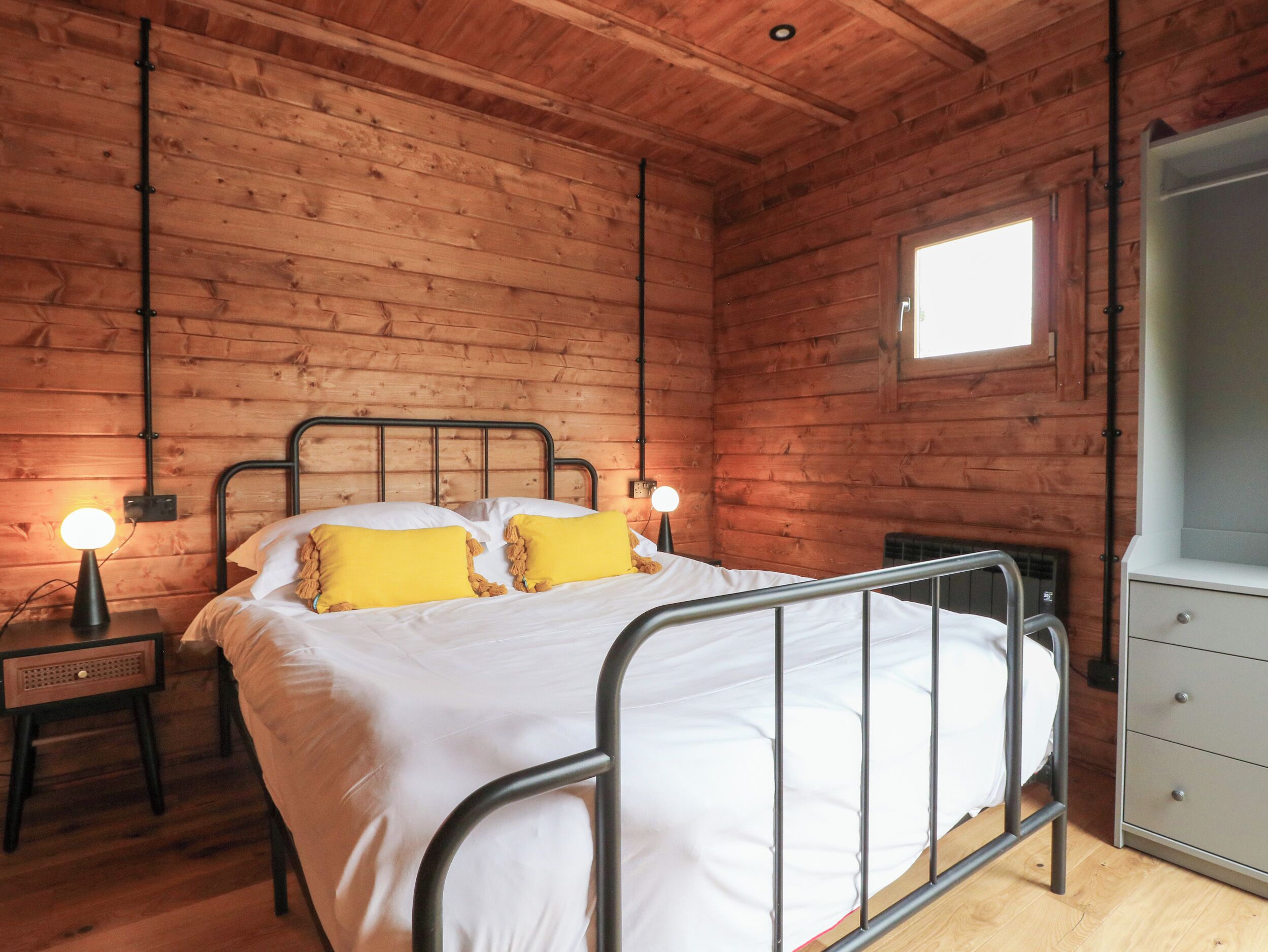 2 bedrooms, individually decorated, individually furnished, free WiFi