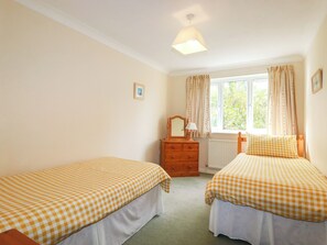 2 Schlafzimmer, individuell dekoriert, individuell eingerichtet