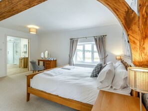 6 quartos, individualmente decorados, individualmente mobiliados