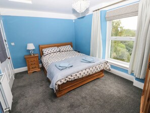 3 bedrooms, individually decorated, individually furnished, free WiFi - Rushfield (Cardigan)